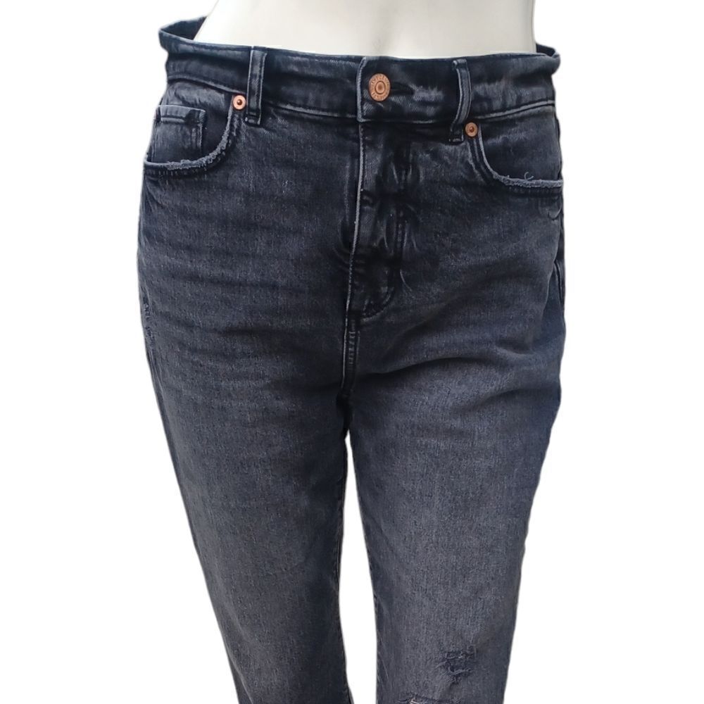686646....Loft Straight leg Crop Jeans Size 26/2, 23" Inseam 10" Rise